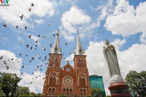 Tour Du Lịch Sài Gòn - Núi Bà Đen -  Tòa Thánh Cao Đài - Địa Đạo Củ Chi - Mỹ Tho - Bến Tre 3 Ngày | KH Từ Hà Nội